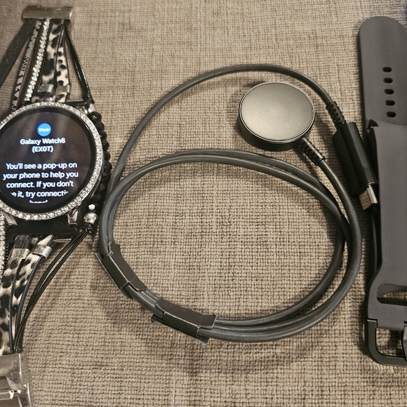 Samsung Smartwatch with Black Band - Picture 1 of 2
